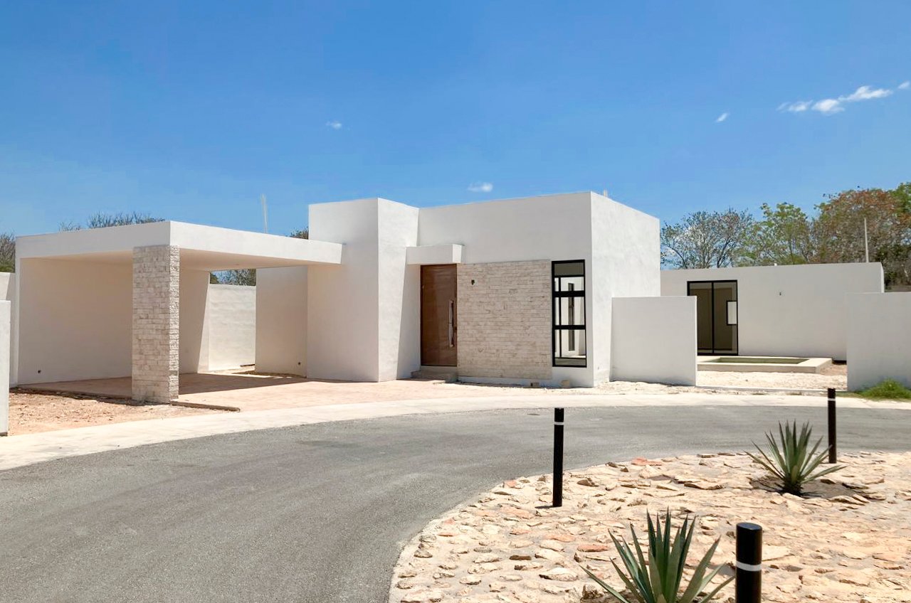 1142-Casa-de-1-piso-con-4-recamaras-y-alberca-en-venta-en-Privada-Inara (1).jpg